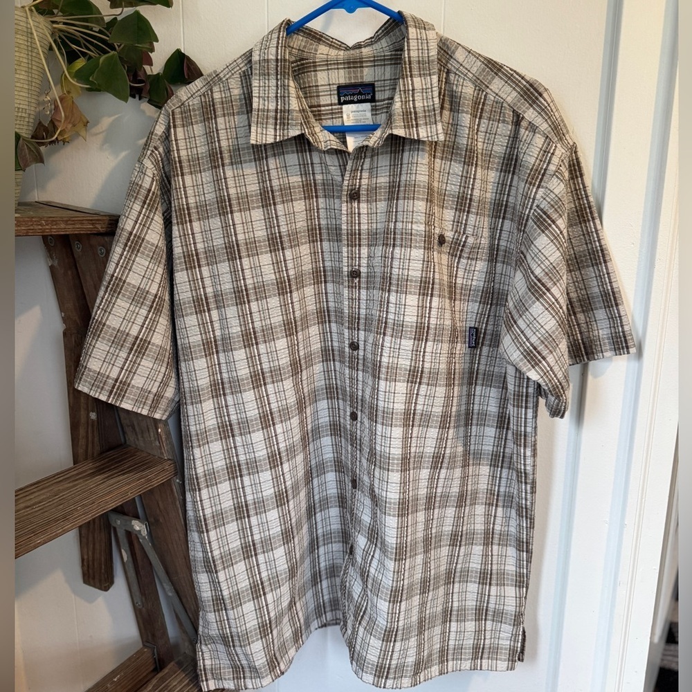 ✨ Patagonia Men’s Plaid Button-Up Shirt (Size L) 🤍